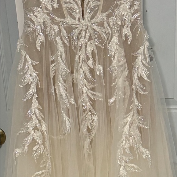 Galani Signature Wedding Gown - Picture 4 of 10